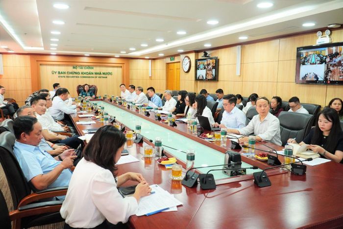 Mô hình đối tác bù trừ trung tâm, đóng vai trò là bên trung gian đứng ra bảo lãnh thanh toán cho các giao dịch trên thị trường, giúp quản lý rủi ro và tăng tính thanh khoản cho thị trường chứng khoán.