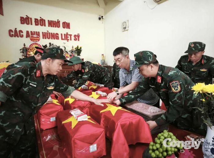 Các hài cốt liệt sĩ đang được bảo quản tại nhà quàn Đội Tìm kiếm, quy tập hài cốt liệt sĩ Bộ Chỉ huy Quân sự tỉnh Tuyên Quang để hoàn thiện các thủ tục theo quy định.