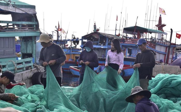 Với khoản vay 100 triệu đồng, ông Trương Đình Hải, ở thôn Đông An Hải, có thêm nguồn lực để đầu tư ngư lưới cụ.
