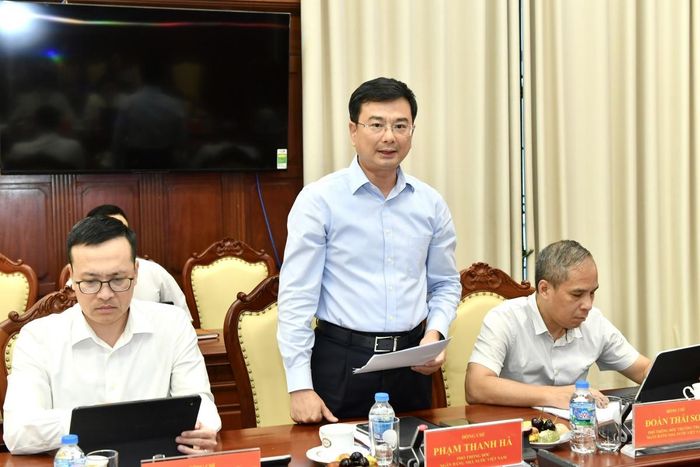 Phó Thống đốc Phạm Thanh Hà trình bày báo cáo tại buổi làm việc