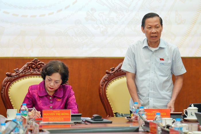 Chủ nhiệm Ủy ban Kinh tế và Tài chính Phan Văn Mãi phát biểu tại buổi làm việc