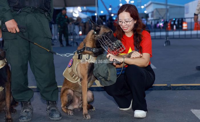 Vẻ hiếu động, lanh lợi của “tân binh” Max cuốn hút rất nhiều người.