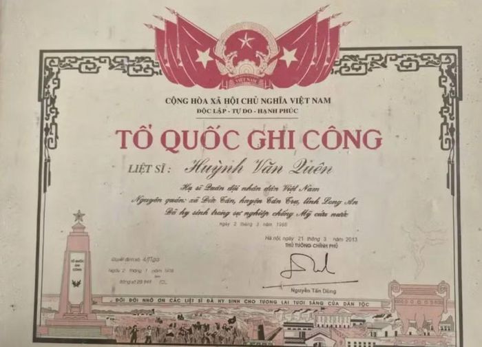 Bằng Tổ quốc Ghi công của Liệt sĩ Huỳnh Văn Quên.