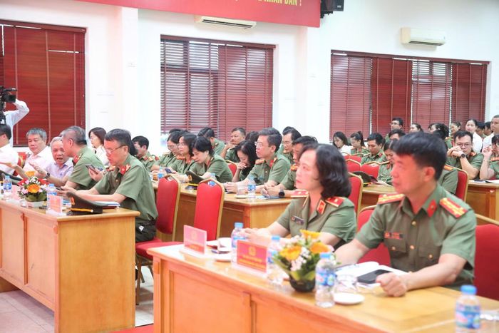 Các đại biểu tham dự hội nghị.