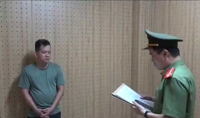 Cơ quan An ninh điều tra khởi tố bị can Nguyễn Thanh Hiếu về tội “Tàng trữ trái phép vũ khí quân dụng”.