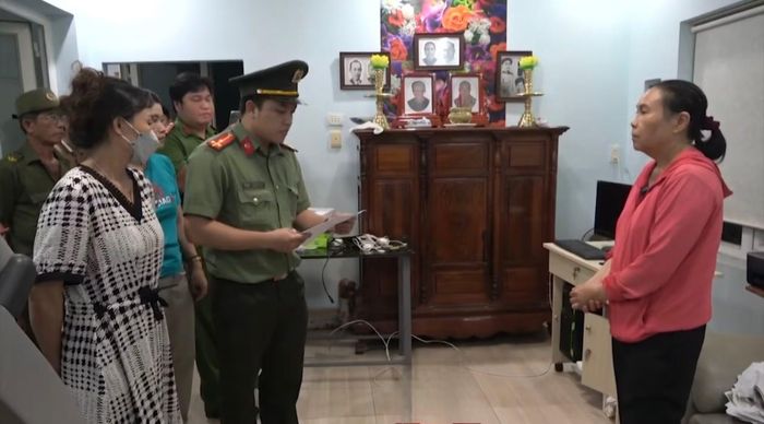 Cơ quan An ninh điều tra tống đạt các thủ tục tố tụng đối với Nguyễn Thị Hường.