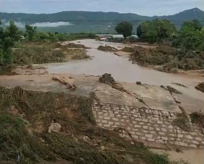 Hồ Tân Lai bị vỡ khiến bé gái 13 tuổi tử vong và gây thiệt hại 125 ha hoa màu của người dân.