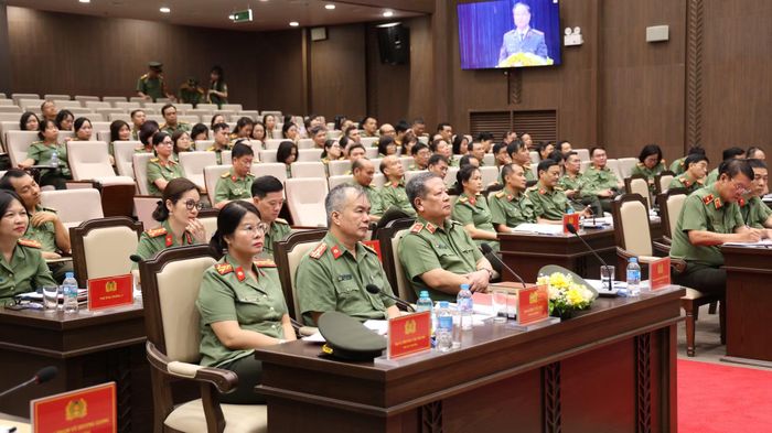 Các đại biểu tham dự hội nghị.