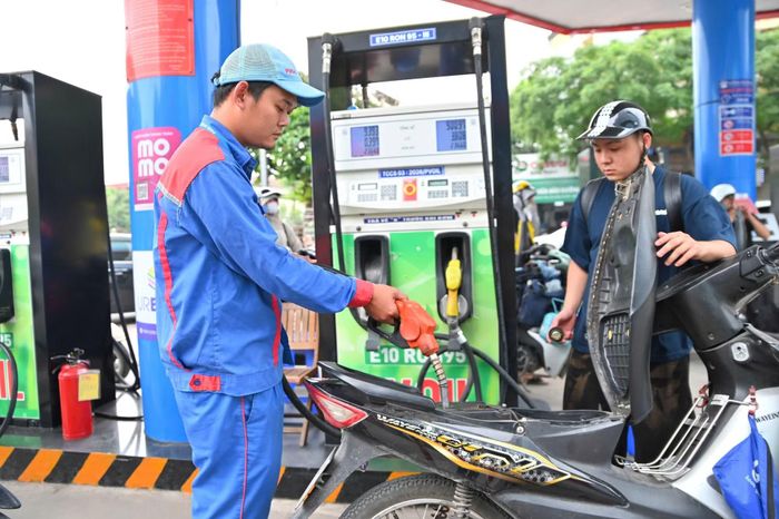 Giá xăng dầu đã giảm về mức trước khi xung đột vũ trang tại Trung Đông nổ ra vào cuối tháng 2/2026.