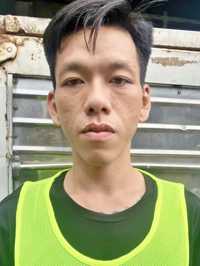 Các đối tượng lần lượt là: Huỳnh Lê Thanh Long, Hoàng Tấn Phát, Hứa Bá An, Nguyễn Việt Bảo Long, Trần Anh Dũng. Ảnh: CATPHCM