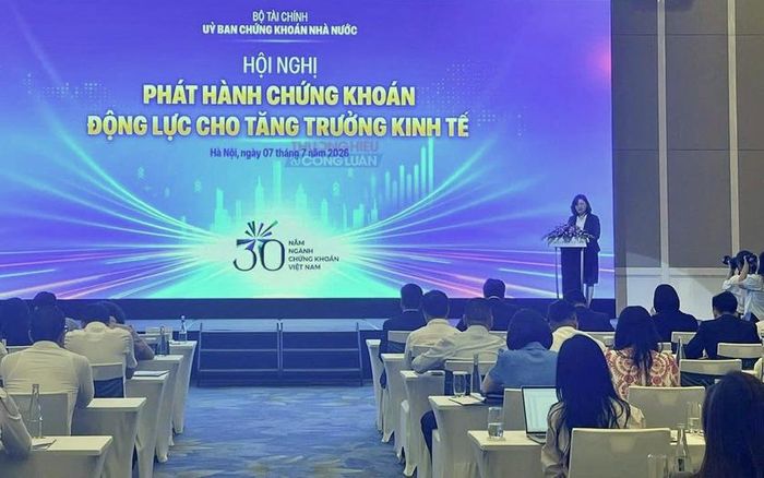 Tại hội nghị, các đại biểu được giới thiệu những nội dung trọng tâm của Nghị định 200/2026/NĐ-CP ngày 5/6/2026 của Chính phủ quy định về chào bán trái phiếu doanh nghiệp riêng lẻ trong nước và chào bán trái phiếu doanh nghiệp ra thị trường quốc tế.