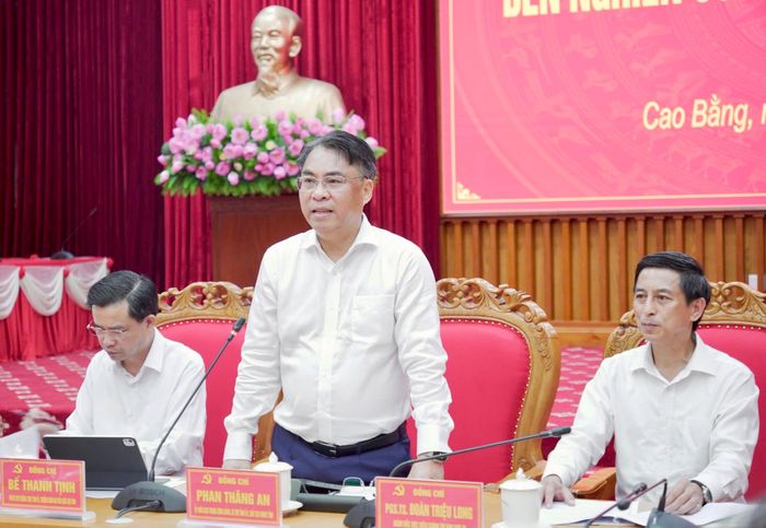 Bí thư Tỉnh ủy, Chủ tịch HĐND tỉnh Phan Thăng An phát biểu tại buổi làm việc.