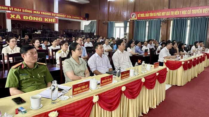 Các đại biểu dự Hội nghị Ban chấp hành Đảng bộ xã Đông Khê.