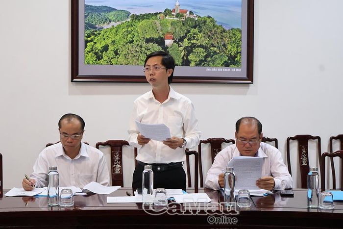 Phó Giám đốc Sở Văn hóa, Thể thao và Du lịch Lý Vỹ Triều Dương báo các tiến độ chuẩn bị các hoạt động.