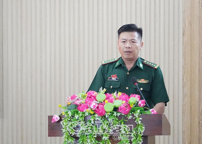  Thay mặt Tổ đại biểu HĐND tỉnh, Đại tá Lê Đình Sơn, Phó Chỉ huy trưởng Ban Chỉ huy Bộ đội Biên phòng tỉnh, thông tin đến cử tri kết quả Kỳ họp thứ 4, HĐND tỉnh khóa XI.