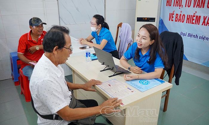  Trong tháng 7/2026, BHXH tỉnh Cà Mau mở nhiều điểm truyền thông cộng đồng tại các bệnh viện trong tỉnh, nhằm tư vấn, hỗ trợ tuyên truyền chính sách BHXH, BHYT.