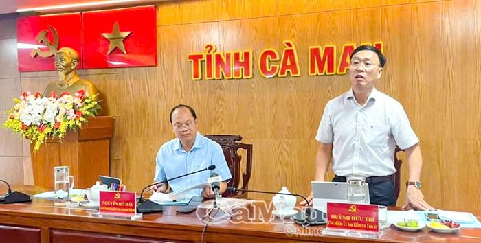  Đồng chí Huỳnh Hữu Trí, Ủy viên Ban Thường vụ Tỉnh ủy, Chủ nhiệm Ủy ban Kiểm tra Tỉnh ủy, báo cáo kết quả công tác 6 tháng đầu năm 2026.