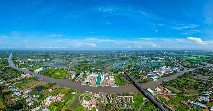 Xã Lương Thế Trân có điều kiện tự nhiên với những dòng sông lớn: Gành Hào, Bảy Háp, Sông Ðốc, Kênh xáng Lương Thế Trân bao bọc, tạo thuận lợi trong giao thông thủy và phục vụ nuôi thủy sản. Cùng với đó, hạ tầng giao thông đường bộ thêm phát triển, kết nối tạo nên sức bật mới cho địa phương phát triển công nghiệp, xây dựng và đô thị.