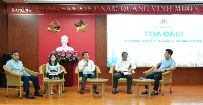 Phiên thảo luận thứ hai tập trung vào Công tác thu thập thông tin theo các phương pháp định giá đất