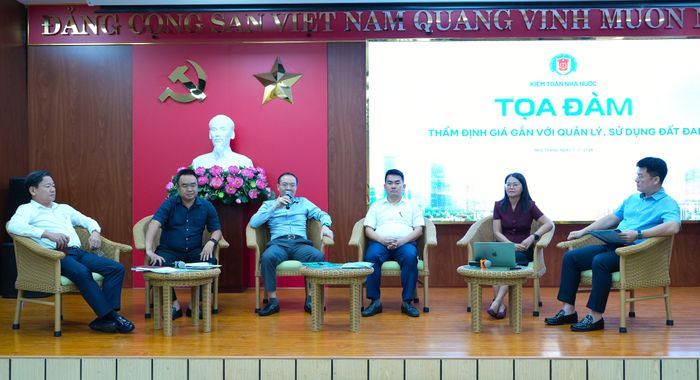 Phiên thảo luận thứ nhất tại Tọa đàm