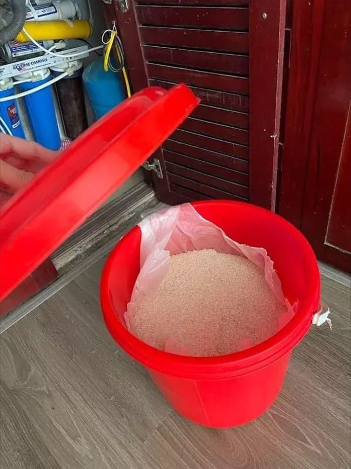 Đồ nhựa dễ hỏng, dễ biến dạng theo thời gian, không tạo cảm giác chắc chắn lâu dài. Ảnh minh họa.