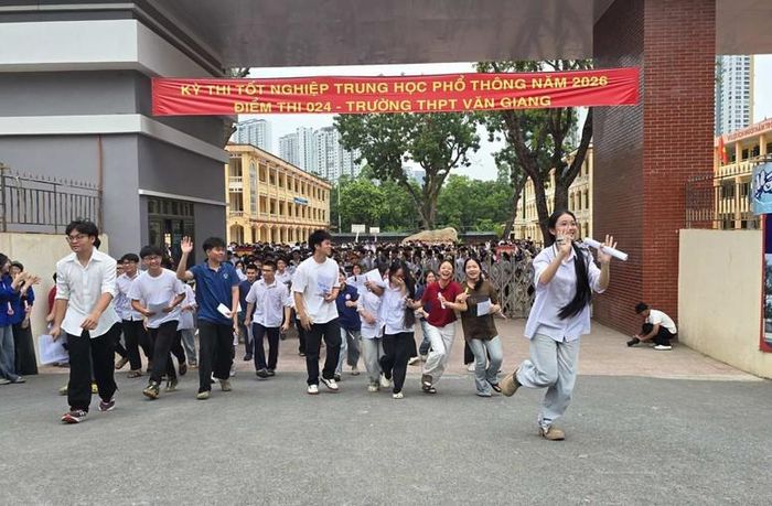 Phó Thủ tướng yêu cầu Bộ Giáo dục và Đào tạo chủ trì, phối hợp với Bộ Công an, cơ quan liên quan tiếp tục rà soát tổng thể kết quả Kỳ thi tốt nghiệp trung học phổ thông năm 2026 trên cả nước. Ảnh: Báo Chính phủ, ảnh minh họa.