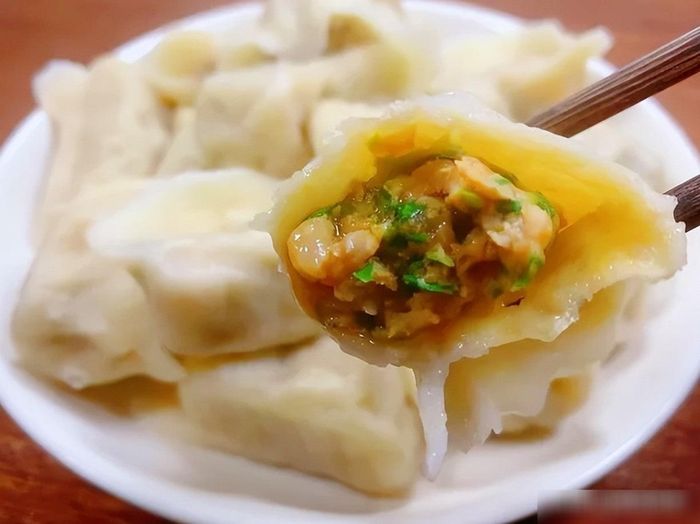 Sủi cảo nhân rau tề thái có hương thơm đặc trưng, hòa quyện với vị ngọt của thịt, tạo cảm giác thanh mát và không ngấy. Ảnh minh họa