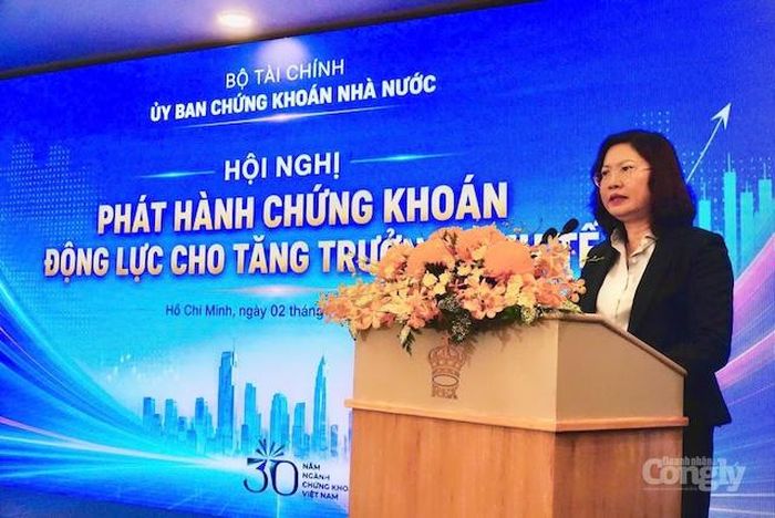 Bà Vũ Thị Chân Phương, Chủ tịch Ủy ban Chứng khoán Nhà nước.