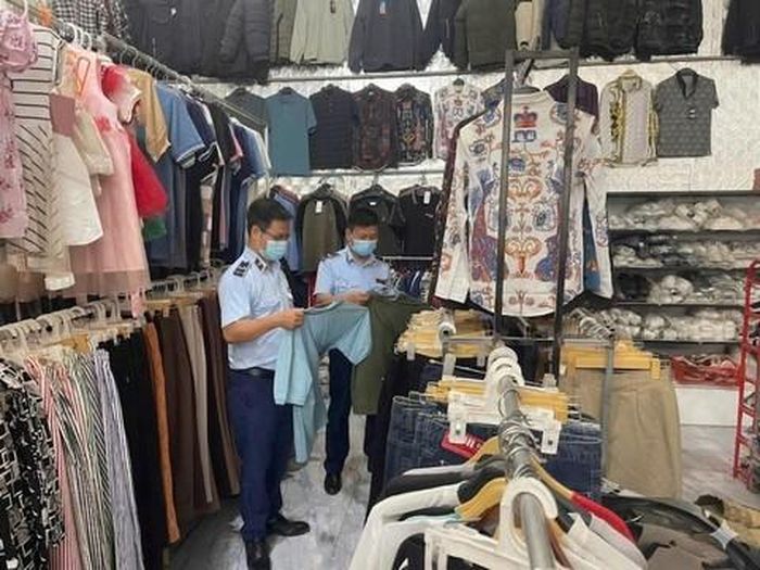 Lực lượng QLTT TPHCM kiểm tra xử lý hàng xâm phạm quyền sở hữu trí tuệ