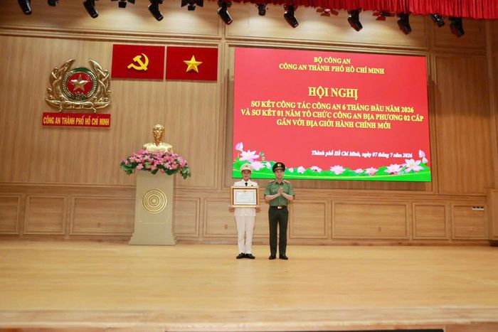 Ban Giám đốc Công an Thành phố trao khen thưởng cho các tập thể, cá nhân đạt thành tích xuất sắc