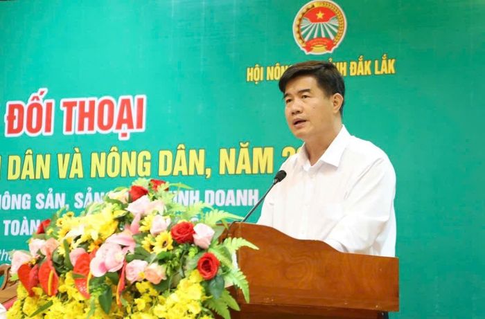  Lãnh đạo tỉnh Đắk Lắk phát biểu tại Hội nghị đối thoại với cán bộ, hội viên nông dân vào năm 2023, lắng nghe và giải đáp các kiến nghị của nông dân. ( Ảnh minh họa) 
