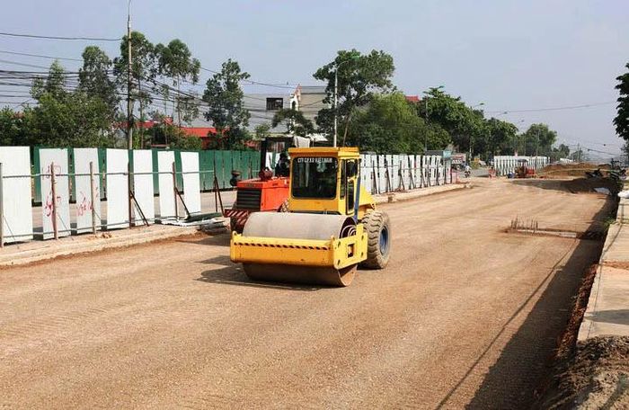 Thi công dự án mở rộng quốc lộ 3. Ảnh: Tùng Nguyễn