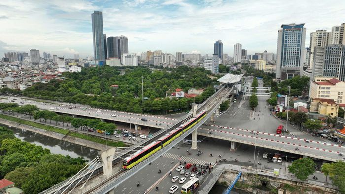 Quy hoạch tổng thể xác lập bước đột phá lịch sử về hạ tầng giao thông với chiến lược xây dựng mạng lưới đường sắt đa cấp cấu trúc, tổng chiều dài lên đến 1200 km. Ảnh: Phạm Hùng