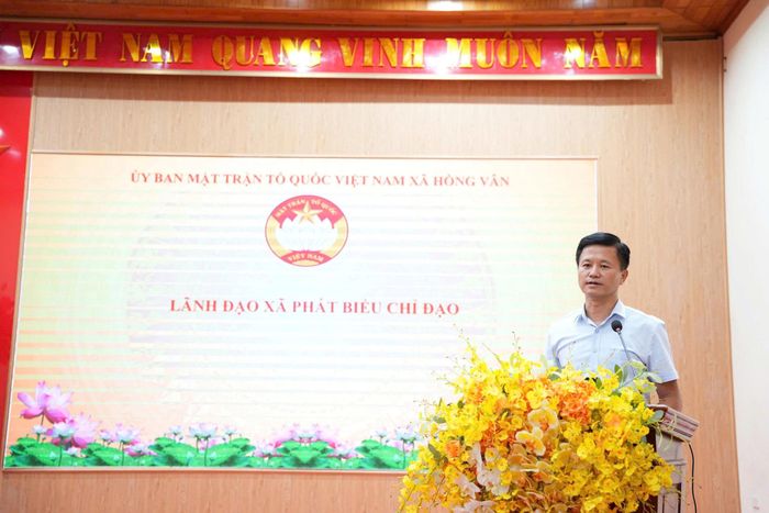 Đồng chí Nguyễn Tuấn Đạt, Phó Bí thư Thường trực Đảng ủy xã Hồng Vân phát biểu chỉ đạo tại hội nghị. Ảnh: Vũ Hậu.