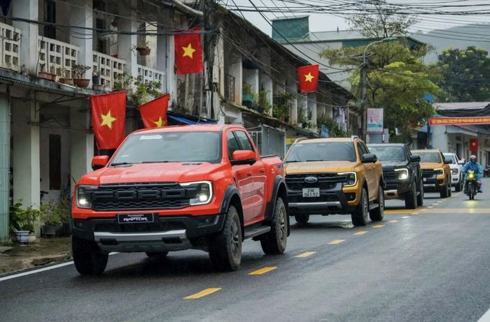 Từ 1-7, xe bán tải chính thức được xem như ô tô con trong tổ chức giao thông (Ảnh: FVN).