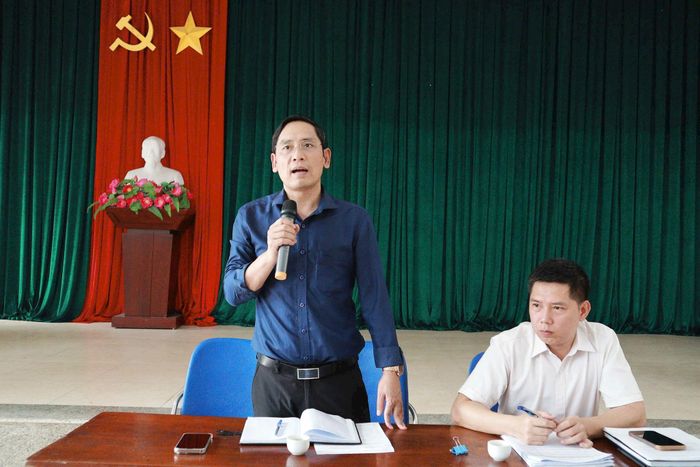 Phó Chủ tịch HĐND xã Hát Môn Cấn Văn Hồng phát biểu tại hội nghị. Ảnh: NM