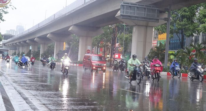 Hà Nội mưa dông về chiều tối và đêm trong nhiều ngày tới. Ảnh: Bảo Châu
