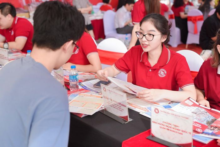 Năm 2026, điểm sàn xét tuyển vào Trường Đại học Ngoại thương là 24 điểm. Ảnh: FTU