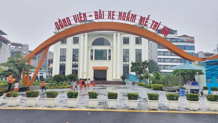 Thành phố tập trung xây dựng, ban hành các cơ chế, chính sách đặc thù để triển khai các nghị quyết về khuyến khích đầu tư xây dựng và khai thác bến, bãi đỗ xe. Ảnh: Phạm Hùng