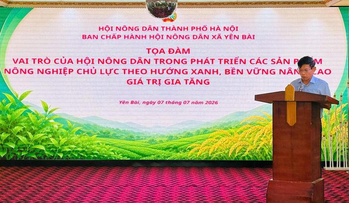 Phó Bí thư Thường trực Đảng ủy xã Yên Bài Đinh Hải Bình phát biểu tại tọa đàm. Ảnh: Nguyễn Thủy
