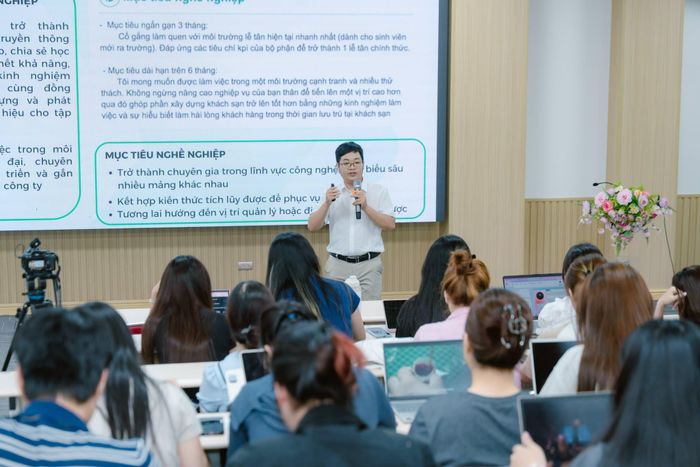Năng lực số, khả năng ứng dụng AI thành tiêu chuẩn bắt buộc đối với nhân sự hỗ trợ giáo dục đại học. Ảnh: HSB
