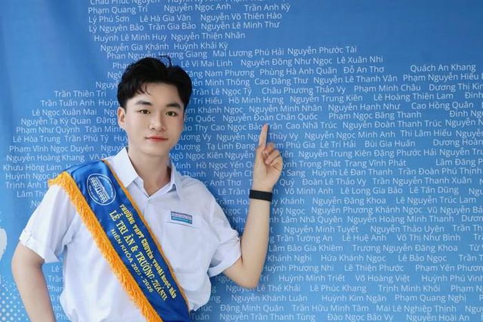 Chấn Quốc trong lễ trưởng thành.