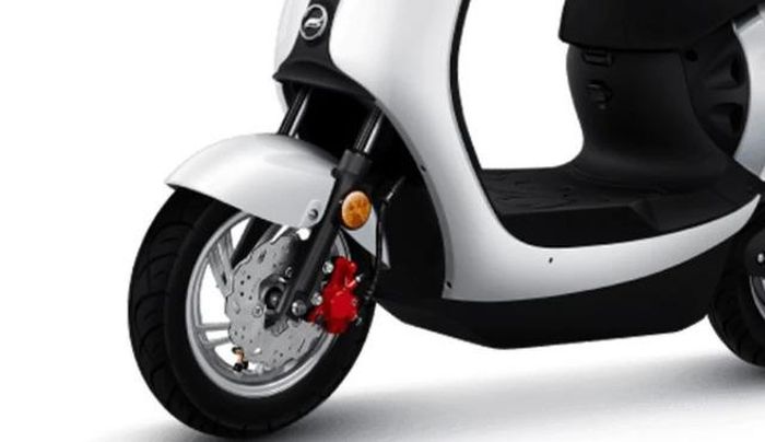 Honda Q1 sử dụng phanh đĩa phía trước kết hợp phanh tang trống phía sau