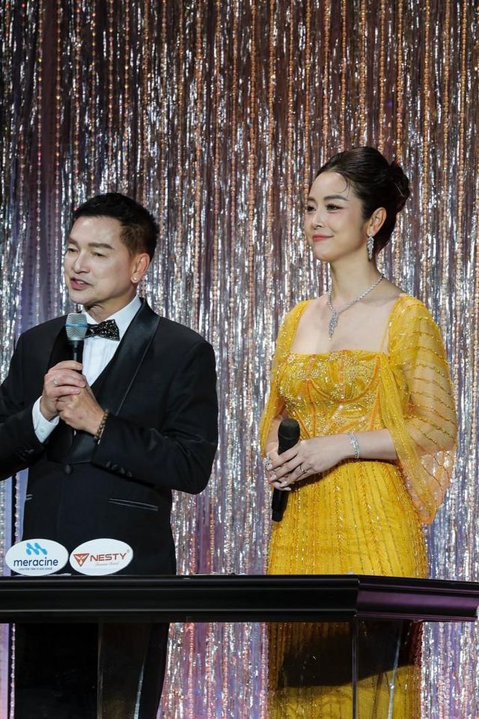 Để hướng tới tương lai, Jennifer Phạm nhắn nhủ: "Tuổi mới – mong đủ duyên, đủ lành, đủ bản lĩnh để sống tiếp một cuộc đời ý nghĩa và trọn vẹn hơn nữa".