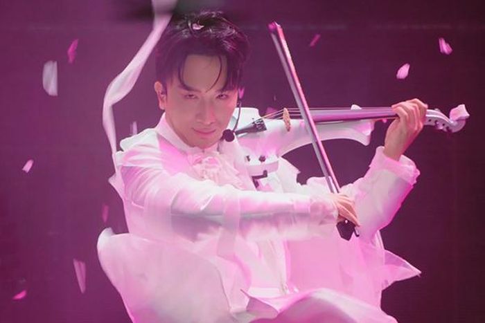 Kết hợp violin vào tác phẩm văn hóa dân gian đương đại.