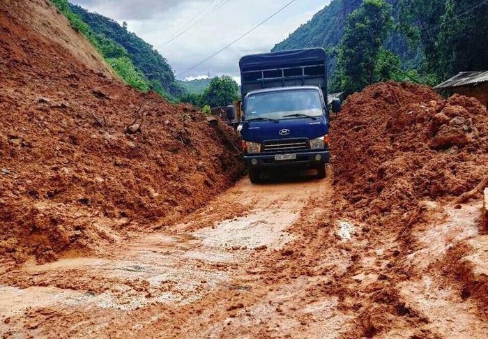 Sơn La xảy ra lũ quét do mưa lớn.