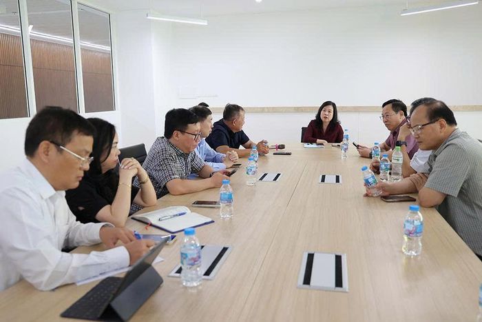 Quang cảnh buổi làm việc.