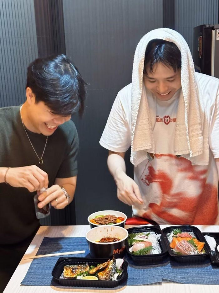 Cả hai thân thiết cả trong chương trình lẫn ngoài đời thường.