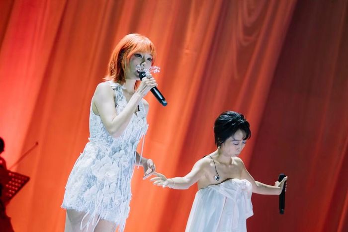  MIN làm khách mời tại đêm diễn Sang Trang The Concert. 