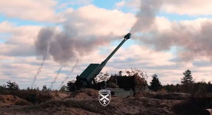 Ukraine sẽ nhận thêm vài nghìn quả đạn pháo tầm xa 155 mm nhờ đơn đặt hàng từ Rheinmetall của một quốc gia NATO giấu tên như một phần viện trợ quân sự. Việc giao hàng dự kiến vào quý 4 năm 2026.
